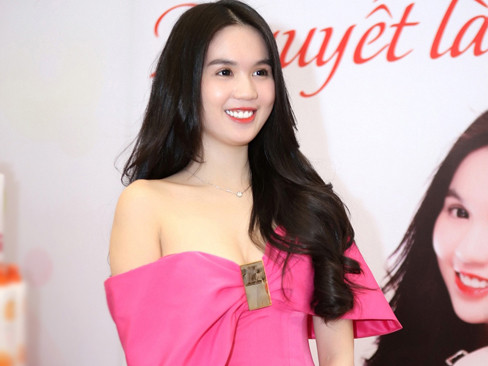 Ngọc Trinh khoe da trắng muốt, làm đại sứ sữa tắm