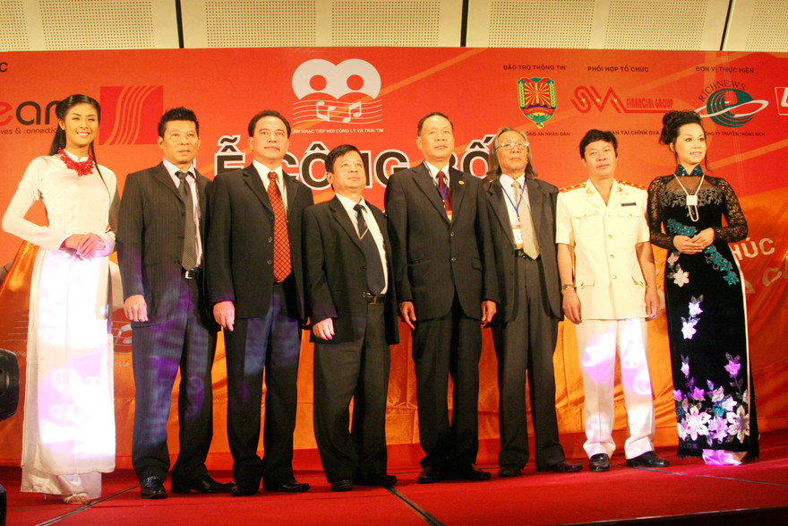 HH Ngọc Hân chung tay xoa dịu nỗi đau da cam