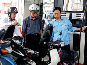 Giá xăng dầu, gas, hàng bình ổn sẽ ra sao?
