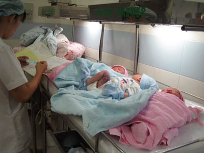 Cựu nhân viên hộ lý bán trẻ sơ sinh