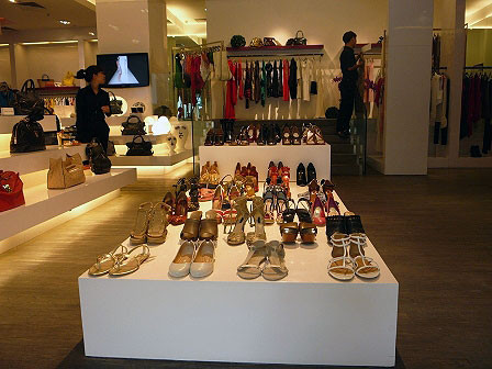 'Đại gia' đi siêu xe săn hàng... siêu giảm giá