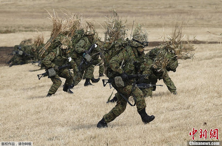 Căng với TQ, Nhật Bản tăng quân số