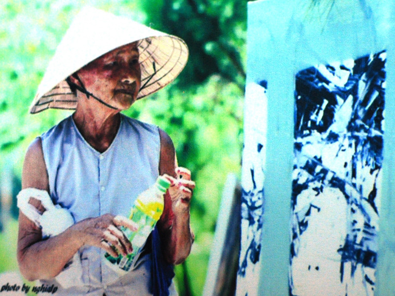 Có một phố tranh giữa di sản