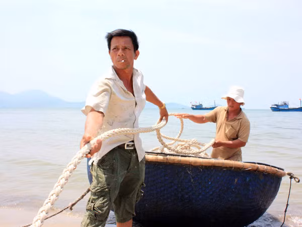 Thuyền trưởng Lê Văn Chiến chuẩn bị ra Hoàng Sa