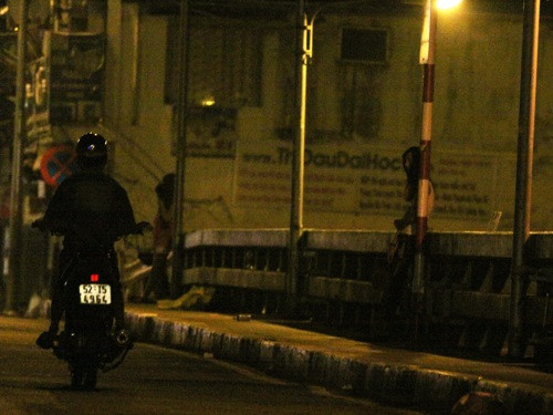 Mại dâm: quản không được thì mở!