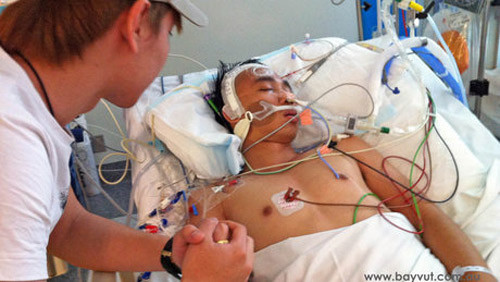 Sinh viên người Việt bị hành hạ dã man hồi phục