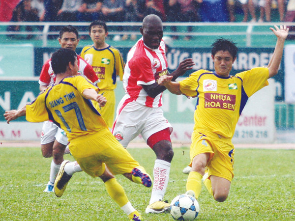 Navibank SG - SLNA gặp lại. Ảnh Tường Vũ