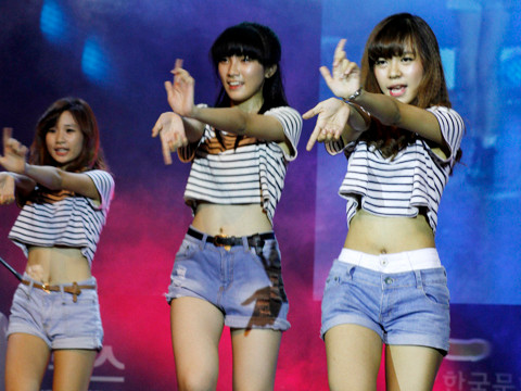 Mãn nhãn vũ điệu Kpop của ‘chân dài’ St.319