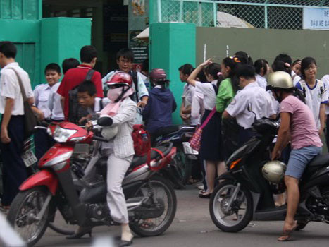 Khi học sinh phải tự đi khám bệnh tâm thần