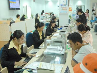 Tài chính: “Hầu hết các ngân hàng vượt trần lãi suất”