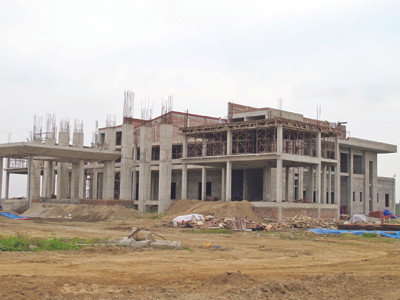 Cả trăm công trình dang dở