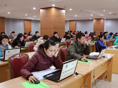 Thí sinh làm bài thi trực tuyến