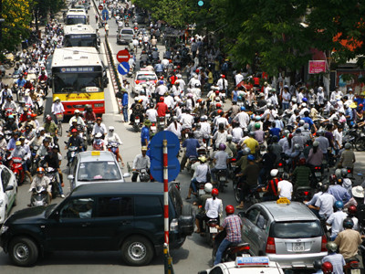 Ùn tắc ở đường Chùa Bộc (Hà Nội) Ảnh: Hồng Vĩnh