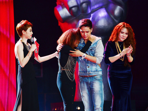 Giọng hát Việt: Khi người dẫn 'nổ'