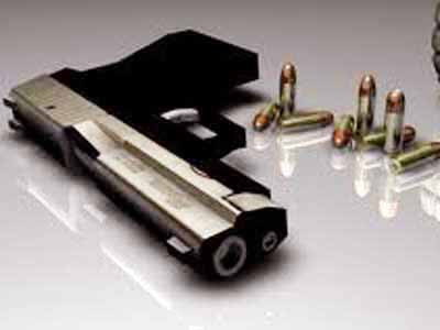 Trưởng công an xã tự nổ súng vào bụng