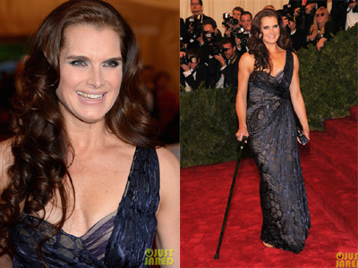 Bồ cũ của Michael Jackson chống nạng trên thảm đỏ