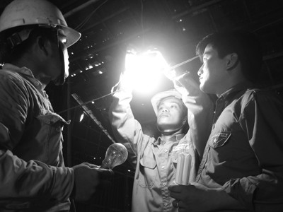 Đồng loạt, triệt để tiết kiệm điện