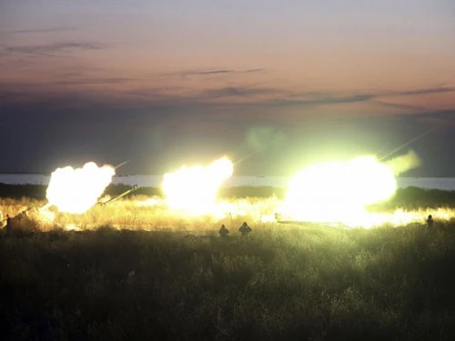 5.000 binh sĩ Trung Quốc tập trận bắn đạn thật sát Triều Tiên