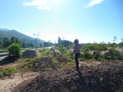 Quan huyện ra tòa vì ‘ăn’ đất của dân