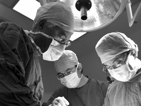 “Cấy hạt phóng xạ” cho bệnh nhân ung thư giai đoạn cuối khối u tiêu biến một cách kỳ diệu