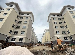 Khó cứu bất động sản nếu không xử lý nợ xấu