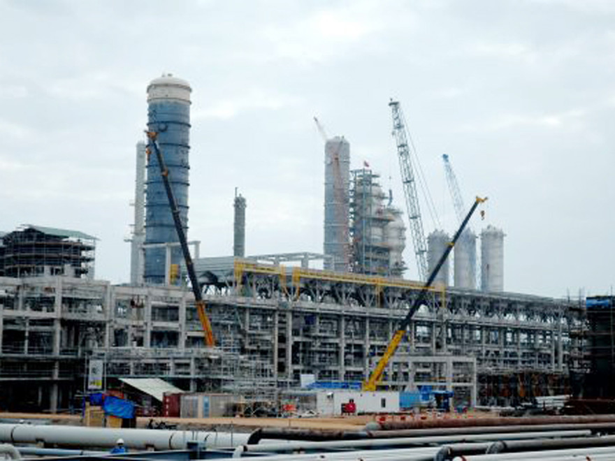 Tập đoàn Dầu khí Việt Nam được Thủ tướng Chính phủ quyết định chuyển thành Cty TNHH một thành viên ngày 18 -6 -2010 (trong ảnh: Nhà máy lọc dầu Dung Quất)