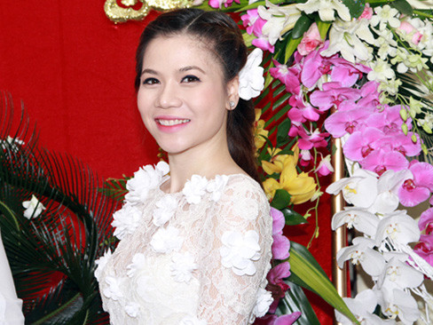 Mỹ Dung xinh đẹp dịu dàng trong lễ ăn hỏi