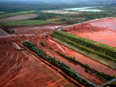 Vụ bùn đỏ Hungary: Nhà nước bồi thường trước