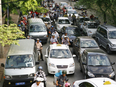 Để được cấp bằng lái xe mới, học viên phải học cấp cứu tai nạn giao thông	Ảnh: Hồng Vĩnh