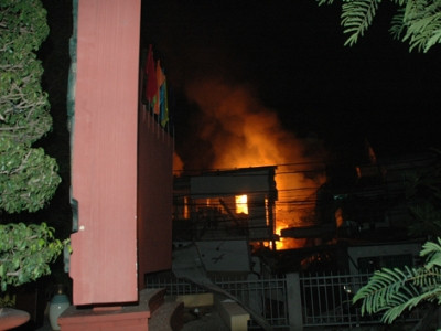 Nỗi đau sau vụ nổ: Chờ con về giám định ADN