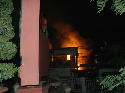 Nỗi đau sau vụ nổ: Chờ con về giám định ADN