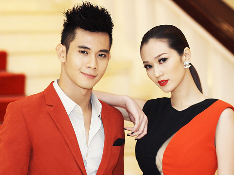 Hồ Vĩnh Khoa, Khôi Nguyên khoe dáng bên chân dài