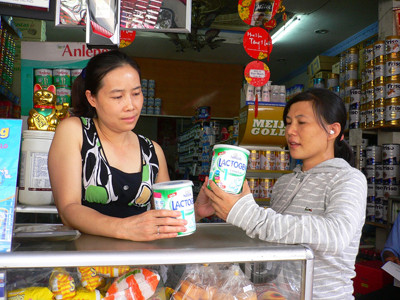 Hãng sữa mua chuộc nhân viên y tế