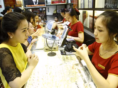 Khoảng lặng của vàng