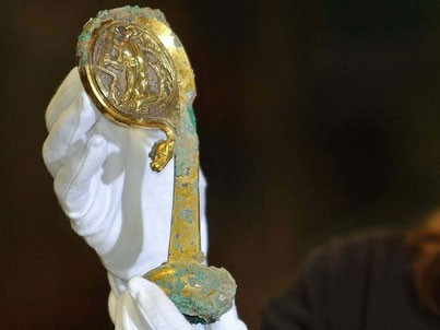 Cây gậy phép bí ẩn 500 năm tuổi ra mắt