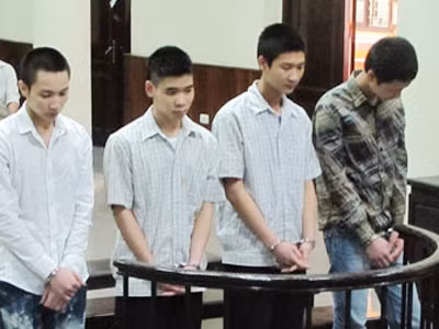 'Sốc' khi trẻ em bị hiếp dâm tập thể