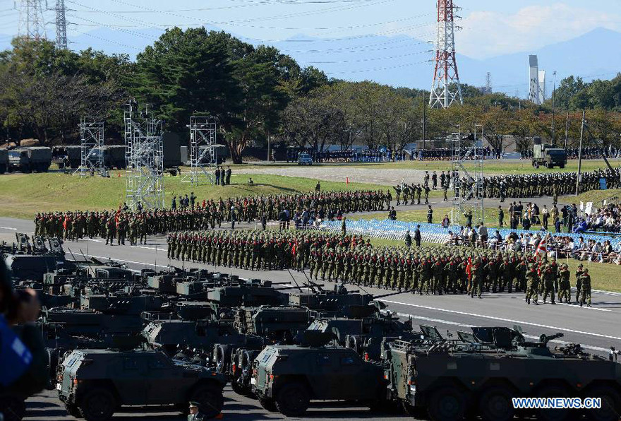 Nhật Bản duyệt binh hoành tráng, khoe vũ khí khủng