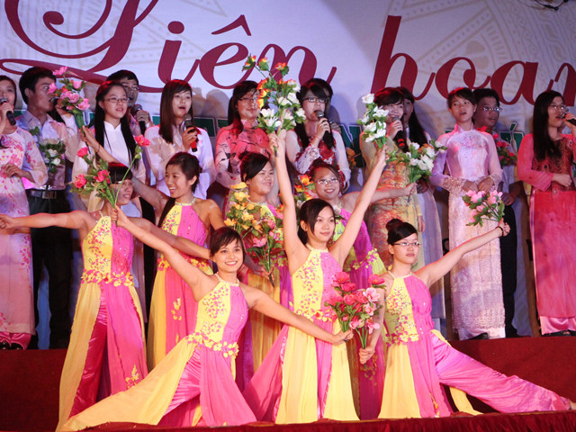 Sinh viên Ngoại thương 'say' nhạc Cách mạng