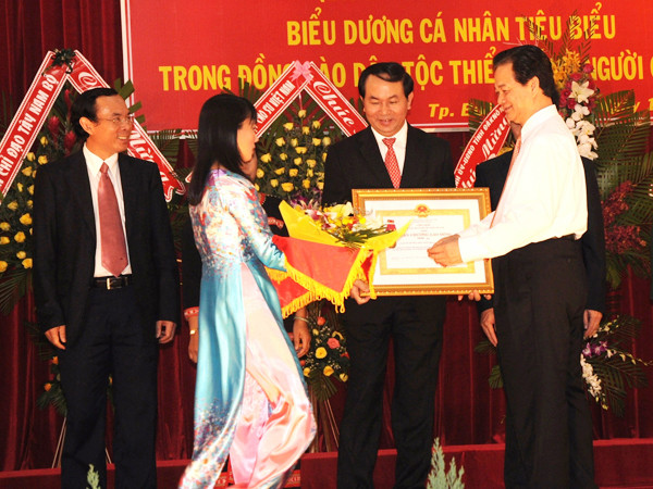 Ban chỉ đạo Tây Nguyên nhận Huân chương Lao động hạng Nhì