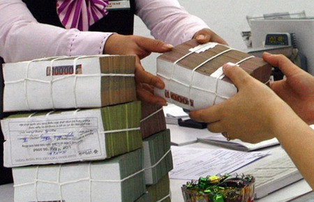 Bất thường lãi suất huy động