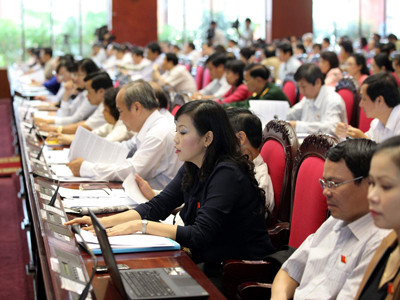 Nhiều báo cáo công tác nặng kể thành tích