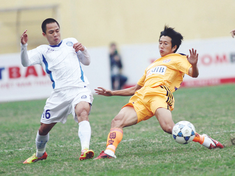 Các cầu thủ Hà Nội và SHB Đà Nẵng bất phân thắng bại sau màn rượt đuổi tỷ số ngoạn mục Ảnh: VSI