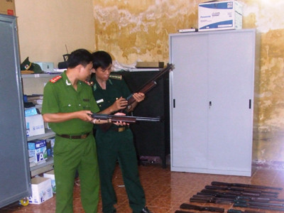 Thủy thủ tuồn 23 khẩu súng hơi vào Việt Nam