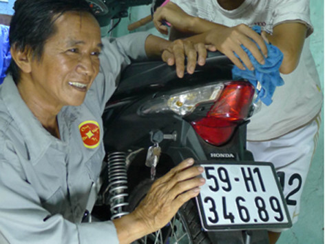 Người nghèo, mười năm và giấc mơ xe mới