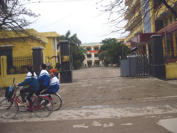 Khi hiệu trưởng tiêu tiền chùa