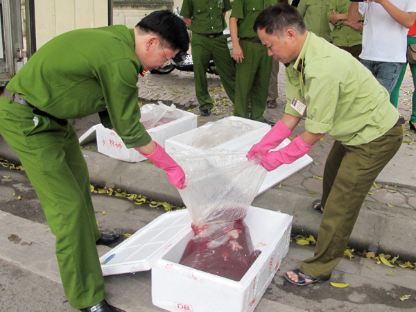 Toàn bộ số nội tạng trên đều được ngâm hóa chất, bốc mùi hôi thối