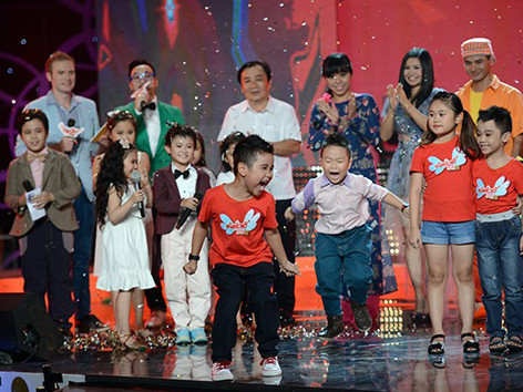 Cậu nhóc răng sún 6 tuổi thành quán quân Đồ Rê Mí 2013