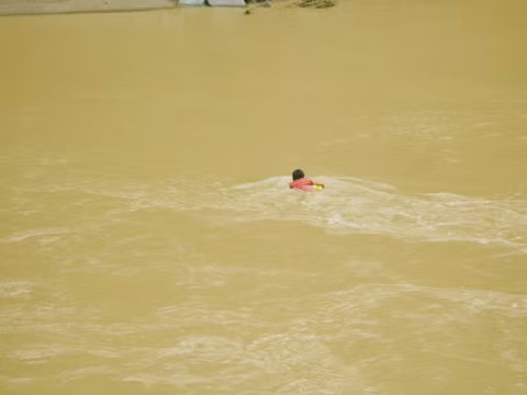 Gian nan đường vào rốn lũ