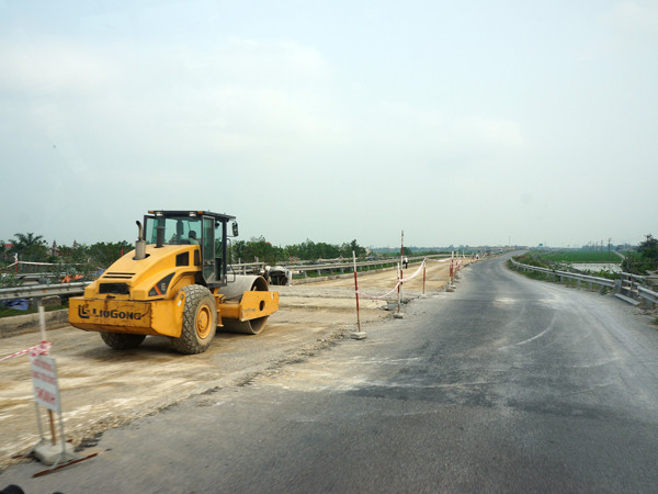 Đoạn đường đang được gấp rút sửa chữa