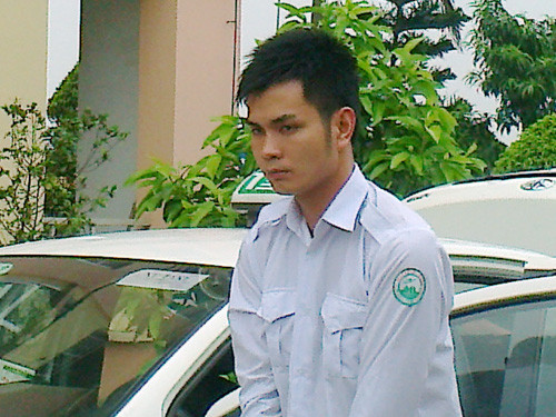 CSGT truy đuổi tên trộm taxi như phim hành động